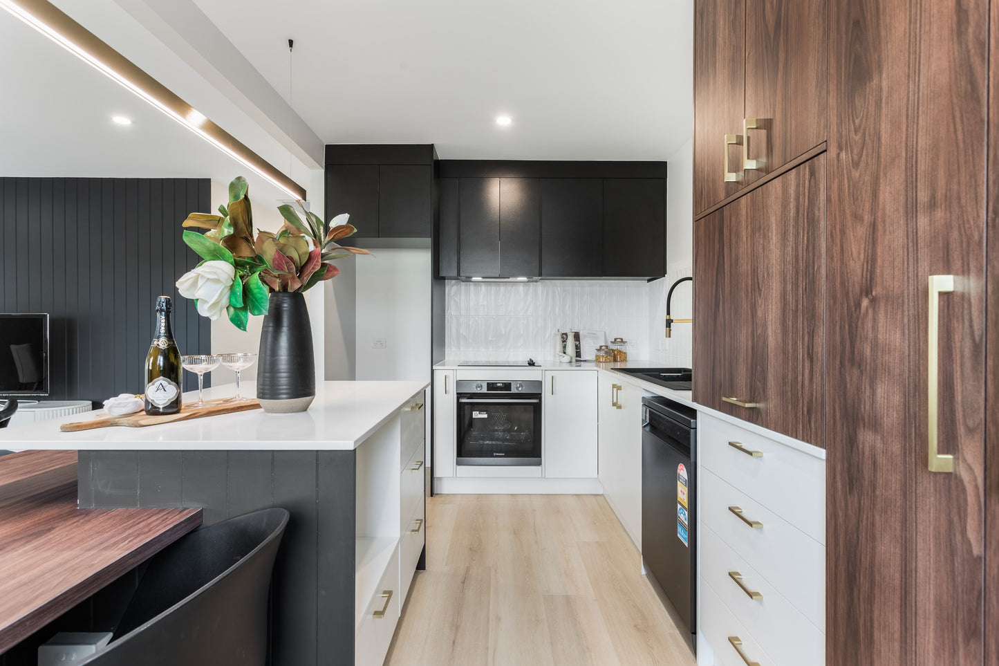 Metro Series – SPC Hybrid Flooring Natural Oak 8.5mm