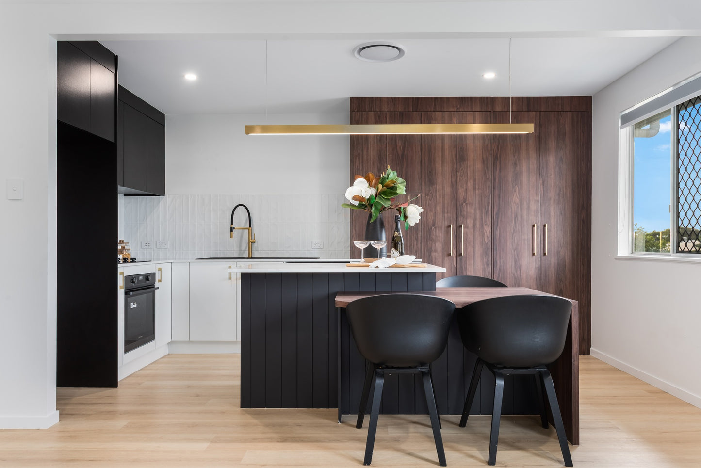 Metro Series – SPC Hybrid Flooring Natural Oak 8.5mm