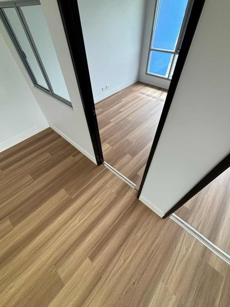 SPOTTED GUM - Timba Touch Hybrid Flooring - Floor Trader